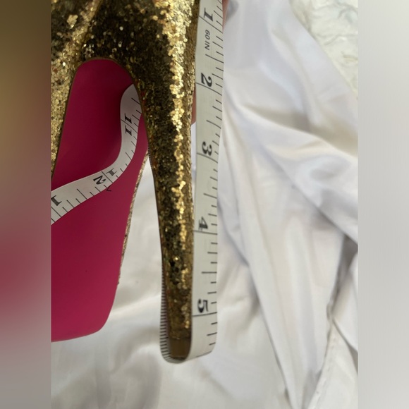 GLITTER! - Picture 5 of 10